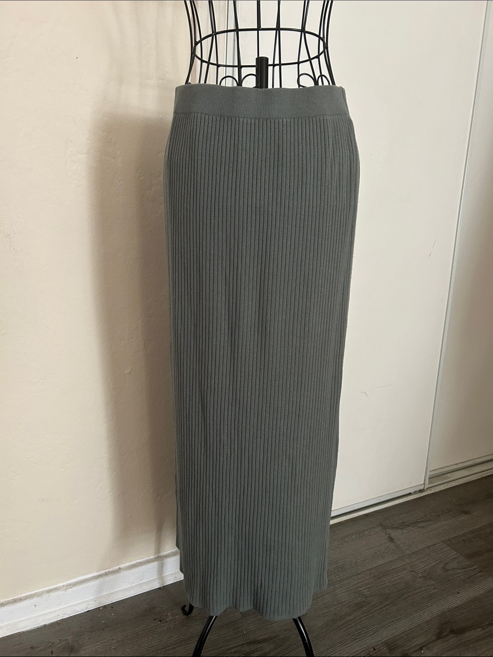Wishlist Ribbed Maxi Skirt in Slate Gray Size S/M
